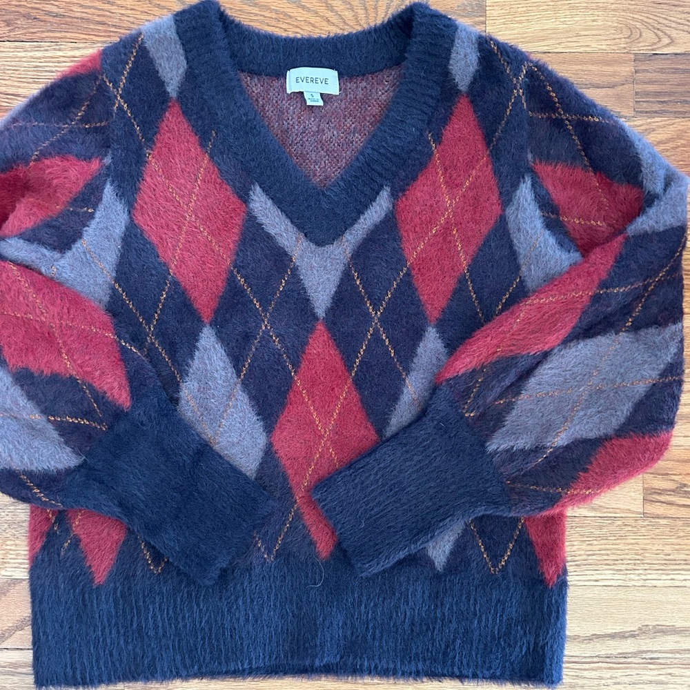 Evereve V-Neck Argyle Sweater in Red and Blue, size S